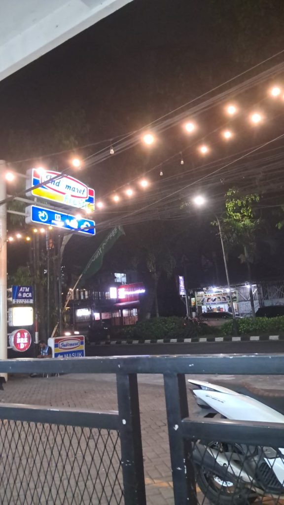 Menikmati Malam, Mencari Makna di Tengah Hiruk Pikuk Kota Malang